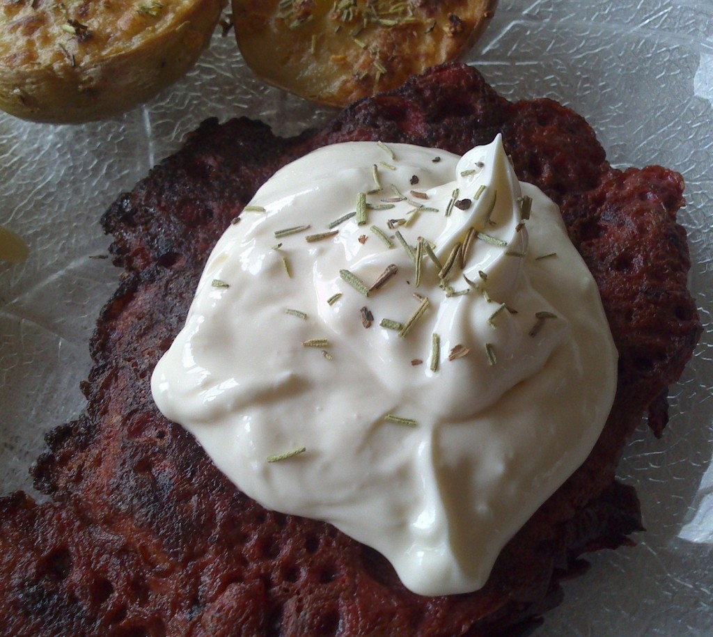 Rödbetsbiffar med getostcreme